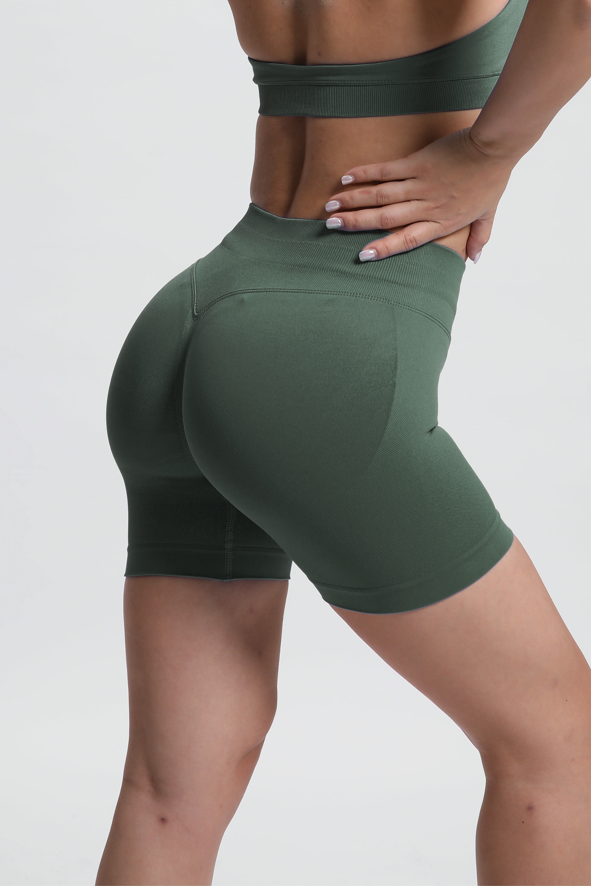 Beau | Hochleistungs-Scrunch-Shorts – Grün